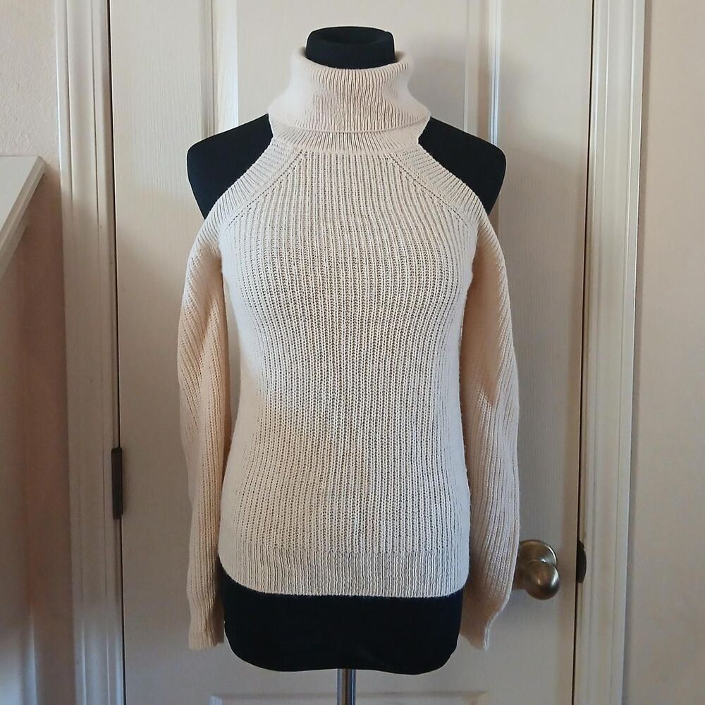 Kendall & Kylie Shoulder Cold Shoulder Turtleneck Sweater XS Basic Preppy